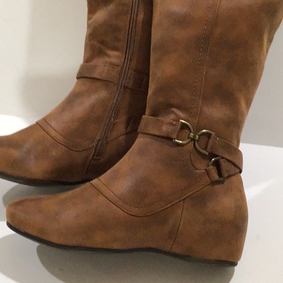 Vegan leather brown boots riding size 8.5 W man-made material - Picture 2 of 3